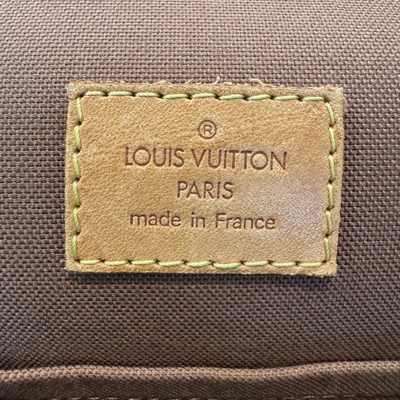 Authentic Louis Vuitton Bosphore Crossbody Bag - Picture 10 of 15